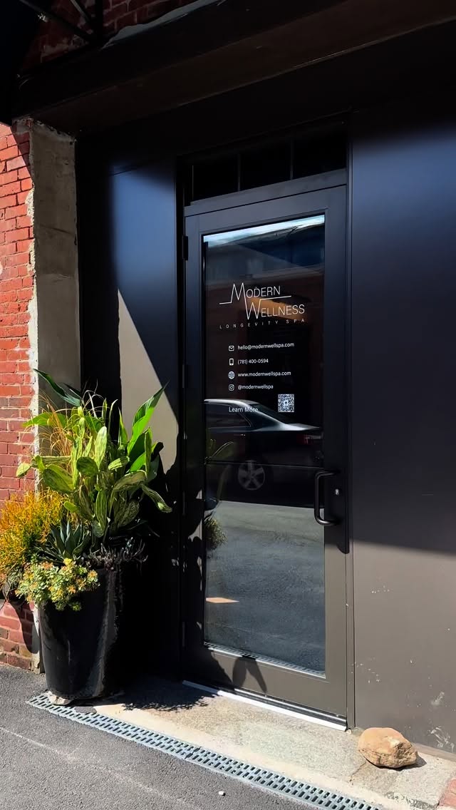 Favorite way to recover 🤩
Spent 3 glorious hours at @modernwellspa enjoying the salt chamber, steam room, infrared sauna, hot tub, cold plunge, compression boots, & ending with a guided meditation.
I left feeling completely refreshed & reminded of how I should prioritize regular wellness days💆🏻♀️
Rest days are essential. Ignore them, & your body will force you to slow down!