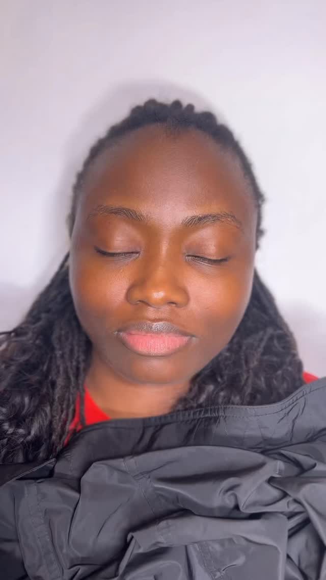 Nano Combo Brows
This client originally came in for a free consultation where we did a pre-draw of her brows. On one side, I mapped out combo brows, and on the other, nano hairstrokes only. During the consultation she chose nano hairstrokes â but when she came in for the actual appointment, she decided she wanted a little more definition.
đ This happens sometimes, and thatâs why I always sit clients up after the first pass. It gives them a chance to actually see how the brows are coming along and decide if theyâd like to keep it natural or go for a soft combo look â hairstrokes in the front with a more filled-in tail.
The only tricky part is if someone waits until after Iâve completed all of the hairstrokes to then switch to shading â at that point it can be much harder, or even impossible, to add it in.
đĄ If youâve been thinking about getting your brows done but arenât sure what would suit you best, book a free brow consultation with me. Iâll map out different styles so you can see the options in real time and feel confident in your choice!