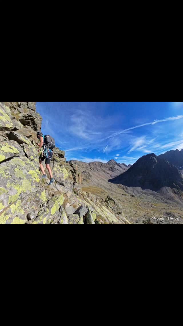 Gänsekragen Ostgrat mitn Dad 😊🙃😍
Unbezahlbar wenn man sowas mit der Familie machen kann🍀🥰
#gratklettern #kraxln #mountains #nature #family #leidenschaft #makememories #freizeit #berge #ausblick #tiefblick #primetime #goodday