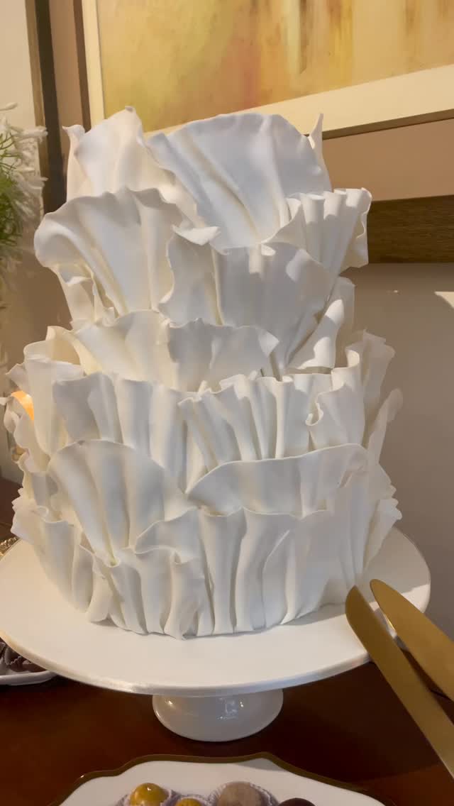 @claudiamuga se lució con esta hermosa torta para Vale y Gustavo 😍👏🏻
#weddingplanner #lifestyle #wedding #boda #love