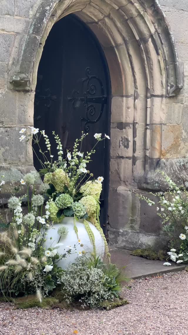 A statement urn and soft garden meadows for Samantha & Ned’s church entrance at Prestwold—quietly breathtaking. 🌾
#prestwoldhall #prestwoldhallwedding #nottinghamflorist #leicestershirewedding #churchflowers #floralmeadow #urnarrangement #gardenstyleflorals #editorialwedding #modernweddinginspiration #weddingceremonyideas #ukweddingflorist
Modern garden-style church entrance at Prestwold Hall with a statement urn and low meadow florals framing the doorway.