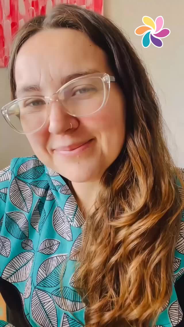 ✨Recuerden que si quieren aprender a hacer su banco de leche, por la semana del 18 está mi taller grabado a solo 5 lucas 🤗 lo pillas en el link de mi Bio 🙌🏽
🥃 cantidades para esperar 2,5 hrs por cada trago:
Aquí te dejo los más comunes,
🍺 Cerveza: 330 ml (1 lata o botella pequeña)
🍷 Vino: 150 ml (1 copa)
🥃 Destilado (pisco, ron, vodka, etc.): 40 ml (1 shot)
🍸 Aperol o Ramazzotti: 150-200 ml
🍾 Espumante: 150 ml (1 copa)
🍷 Chicha o pipeño: 150 ml
🍸 Piscosour (150ml): lleva entre 60 y 80 ml de pisco ➡️ Eso equivale a 1,5 a 2 tragos estándar. espera entre 4 a 5 horas.
🍹 Terremoto: 1 vaso grande (300 ml o más) → espera 5 horas o más 😅
🛑 Si tomas más de uno, suma las horas.
🍼 Ideal hacerlo con guaguitas mayores de 3 meses y sanitas.
💡PD: para l@s personajes que dirán que estoy promoviendo el consumo en la lactancia, le respondo altiro para dejarlo en claro: Estoy informando y asegurándome que tanto los bebés como las mamás estén a salvo, gracias por sus comentarios 😉
📌 Guarda este reel para tenerlo a mano
📤 Compártelo con otras mamás
#LactanciaSinCulpa #LactanciaInformada #ClubDeLactancia #AlcoholYLactancia #MamásConsciente #LactanciaChile #MaternidadReal #DarTeta #AmamantarSinMiedo #GuaguasFelices #TetaConAmor