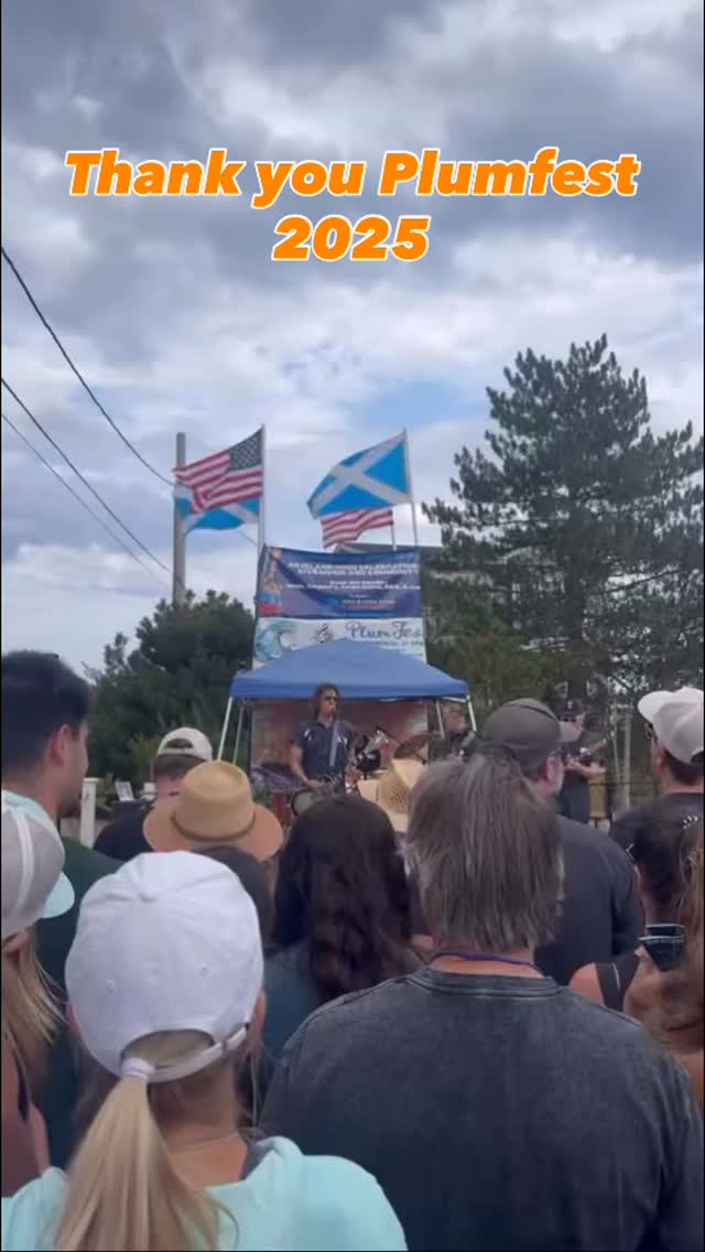 Thank you @plumfest_pi , @gregghigginbotham , @muckandthemires , @theaccidentals_ , and the entire 65th St Experience - You’re the best!
📹@shinetimes
•
•
•
#aliendrag #indierock #noisepop #livemusic #americanunderground #fenderjaguar #plumfest #bostonmusic #pi #beach #plumisland #mistake #silverburst #marshall #lespaulcustom @marshallamps #aliendrag #accidental #muck #northshore #northshoremusic #rocknroll #rock #indie #cheatingmachines #porchfest