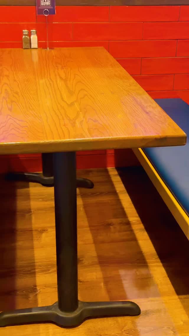 ✨ From worn-out to wow ✨ — these bold new booth seat cushions are giving this Austin restaurant a fresh vibe. Commercial reupholstery that’s built tough, easy to clean, and made to last through every busy night.
#AmbroseUpholstery #restaurant #austin #upholstery