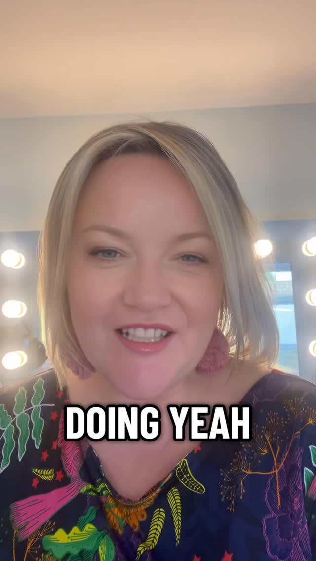 My fellow freelance HMUAs can you relate?
Part 1 of 2 based on a true story âŠ.
#nikkimakeupandhair #makeupartist #makeupartistworldwideâ€ïž #beautyeducator #hairstylist #ukmakeupartist