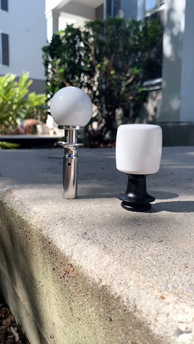 It’s been a while with no reels so here is one. S197 Automatic shifter kit and Manual THE BARREL for S197 as well. Both in white. Both are beautify.
#wmgarge #shiftknob #custom #shifter #whitemadness #engraving #ford #whitemadnessgarage #shifterkit