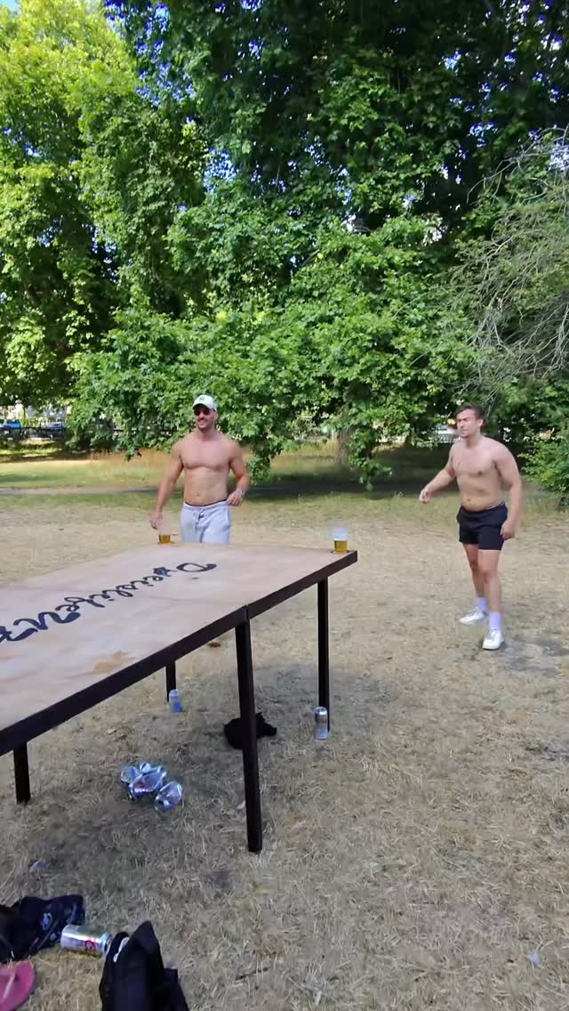 Sliding in for the catch ๐ฎโ๐จ
#dyeislife #beerdie #dye #sports #drinking #games #university #students #socials #unisocials #drinkinggames #freshers #beerpong #beer #events #stag-do #summer #outdoorgames