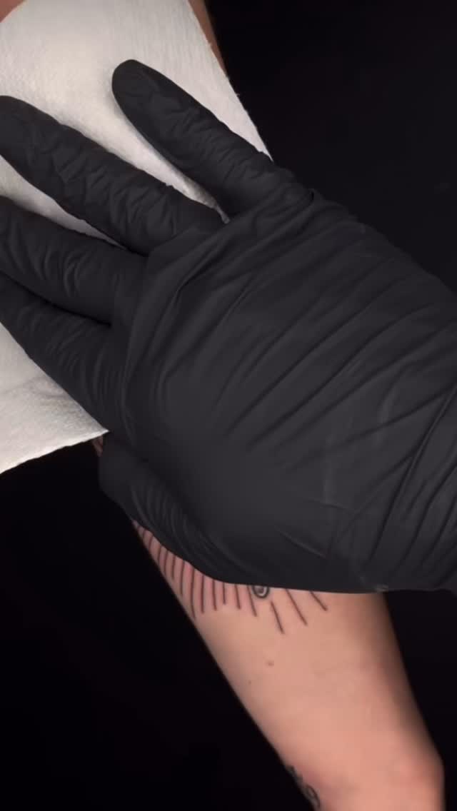 Tattoo by @cosmic_anomaly
Daemeon is in the shop Thursday-Monday each week
Call the shop or fill out our appointment form on our website link in our bio 👆
💯⚡️Walk-ins Welcome ⚡️ 💯
#studio100bg #vatattooartist #bowlinggreenva #boldwillhold #bowlinggreentattoo #carolinecountyva #virginiatattoostudio