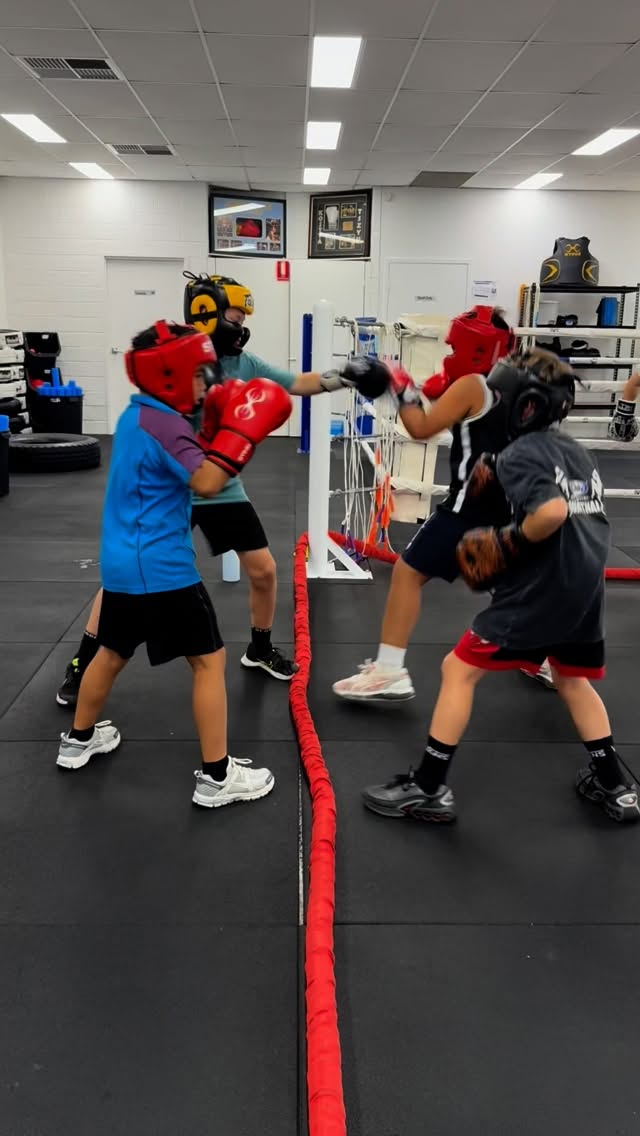 Watching how far these kids have come in such a short time honestly blows me away. One of the things I love most about coaching is passing on knowledge, and then seeing them applying it. That’s what it’s all about. Proud is an understatement. 🔥
#boxinglife #instinctboxing #boxingtraining #hardworkpaysoff #boxinggym #fightnight #boxing #combatsports #🥊