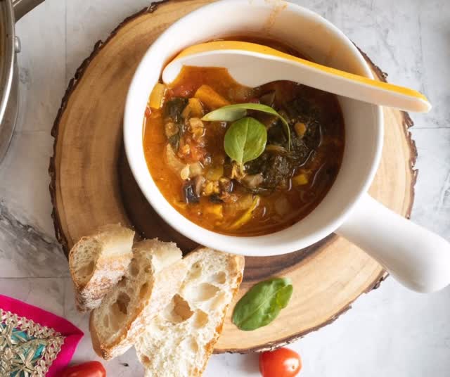 🍁🥣 Fall Friday Vibes: Soup Recipe 🥣🍁
Think-
✨ Base
✨ Veggies
✨ Protein
✨ Flavorings
✨ Nutrition Boosters
🥣⏲️Simmer until veggies are tender, season to taste, and enjoy your cozy bowl of nutrition!
🥦 Tip: Make a big pot → store in the fridge → you’ve got ready-to-go meals all weekend long.
I love giving you practical, delicious ways to make eating well simple. 💻🍎
Here’s the link to this recipe->
https://www.gingerspicehealth.com/post/wholesome-minestrone-soup
#SoupSeason #FallVibes #priyankasagarrdn #twincitiesbloggers #twincitiesfoodie #EasyHealthyMeals #GutHealth #FridayNutrition #momssupportingmoms #TwinCitiesDietitian #VirtualDietitian #NutritionCounseling