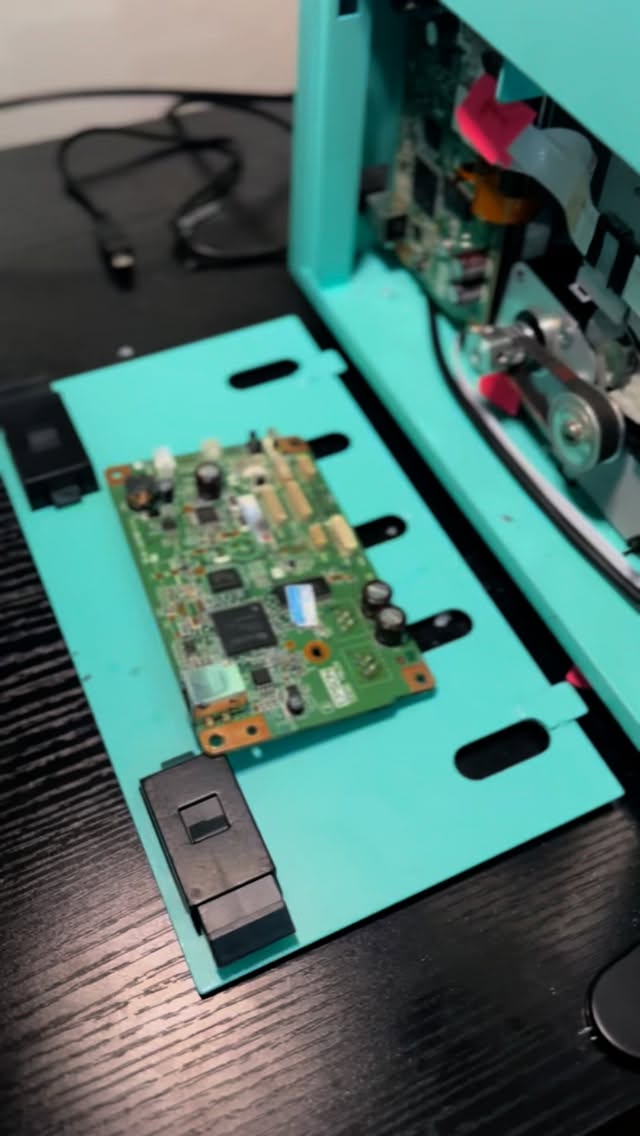 Running a clothing brand means being the designer, the marketer, and the IT department 💻🧠
Had to troubleshoot my Prestige A4 DTF printer solo — no tech team, just me and Google 🙃
Whatever it takes to keep the vision alive. #SelfMade #BrandOwnerLife
#SmallBizStruggles
#WearingAllTheHats
#EntrepreneurRealTalk
#ITByDayDesignerByNight
#TechSupportIsMe
#FounderOnCall
#SoloFounderLife
#StartupLifeUnfiltered
#FixingBugsSellingDrip
#FromCodeToClothes
#BusinessBackEnd
#EntrepreneurInTech
#SelfMadeAndStillDebugging
#CreativeAndTechnical