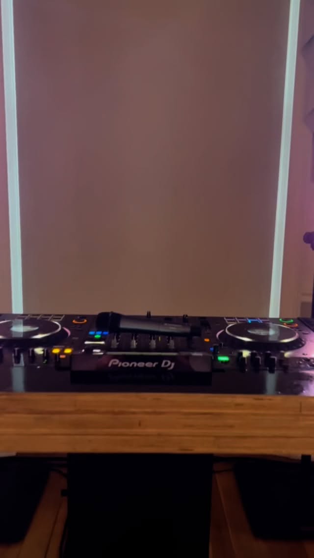 From calm beginnings ➡️ to full-blown party 💥
@eastingtonpark never disappoints 🙌
#EastingtonPark #WeddingParty #WeddingDJ