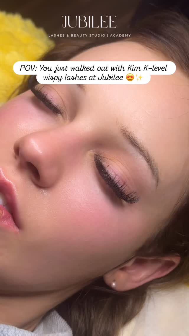 ✨ Wispy, glamorous, and totally iconic ✨
POV: You just got Kim K–level lashes and can’t stop looking in the mirror 😍💫
Perfect for everyday glam or a special night out, these wispy lashes give you volume, length, and that effortless celebrity vibe.
💌 Book your appointment at Jubilee today and get the lashes everyone will notice!
#WispyLashes #KimKStyle #MelbourneLashes #JubileeBeauty #LashGoals #GlamLashes #LashExtensions