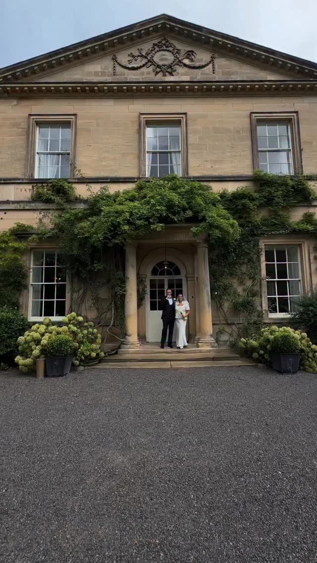 Seen as though my September has been spent at @middletonlodge it’s only right I share Ellie & Matt’s beautiful day almost a couple of weeks ago at the Main House & grounds.
A day oozing with opulence and class, Ellie wore the most beautiful two piece from @mrselfportrait paired with a gorgeous @gigiandolive_ veil.
Singing, dancing, cocktails, black tie & shall we talk about the confetti shot?! 😍🤌🏻
@ellliemaynard
_________
Content & Edit - @_therelaxedbride
Venue - @middletonlodge
Photographer - @lpeacock_photograph
Bridal Seperates -
Veil - @gigiandolive_
Hair - @hairbytosetti
MUA - @charlottewilsonmua
Floristry - @bloomsbyellie
#middletonlodgewedding #middletonlodge #middletonlodgeestate #gigiandolive #northyorkshirewedding #yorkshirewedding #yorkshireweddings #ukweddingcontentcreator
