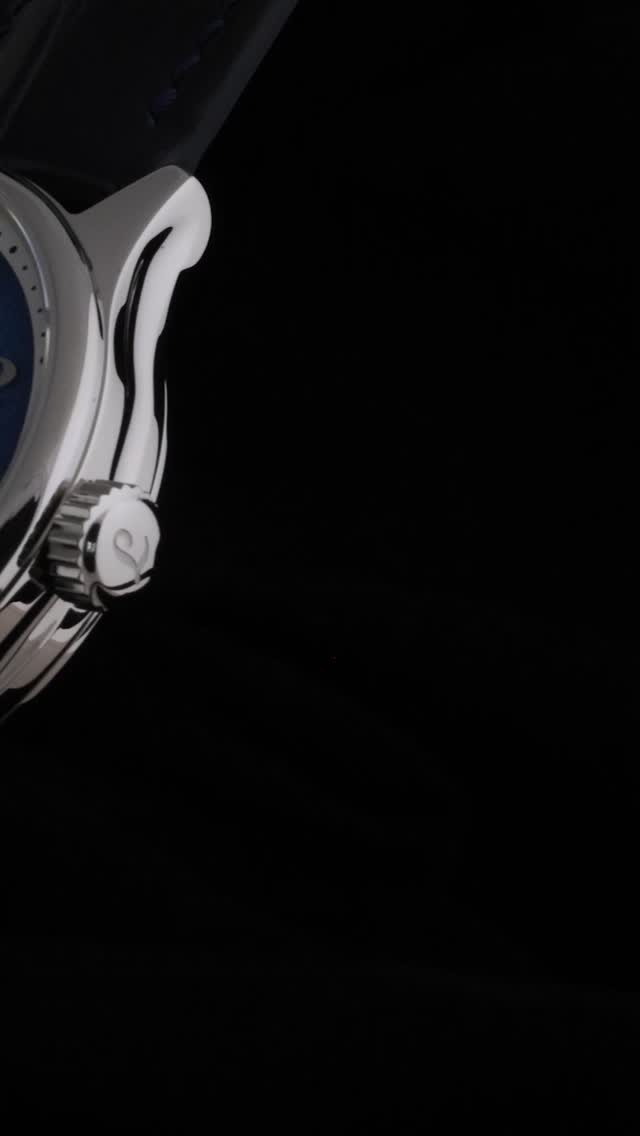 Hands heated to blue, dial chilled to frost, and have you ever worn a falling star? Talk about balanced🌠🤌
Laine G3 with frosted blue gradient, center gray meteorite, heat treated blue steel hands
#custommade #bespoke #guilloche #torstilaine #watchfam #lainewatches #watch #microrotor #swisswatches