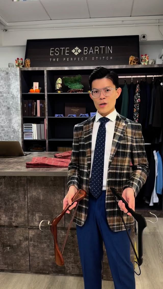 Do you know How to store your suits properly inside your wardrobe 🕶️
#tailoring #mensfashion #customsuits #estebartin #bespoke