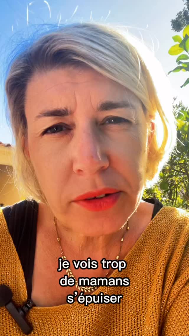 « Tu devrais t’organiser mieux »
« Tu devrais lâcher prise »
« Tu devrais profiter »
Tu les entends aussi, ces conseils tout faits qu’on sert aux femmes épuisées ?
Sauf que… ils ne résolvent rien.
Pire, ils rajoutent une couche de culpabilité.
La vérité, c’est que si tu es crevée, irritable, à bout de souffle, ce n’est pas parce que tu « ne sais pas t’organiser » ou que tu « manques de volonté ».
C’est parce que le système dans lequel tu vis t’épuise.
Et personne ne t’a jamais appris à faire autrement.
Il est temps de changer les règles du jeu.
Du 5 au 8 octobre, j’anime un challenge gratuit de 4 jours pour les mamans :
✨ arrêter de s’épuiser,
✨ retrouver du plaisir (et du souffle) dans leur quotidien,
✨ et poser les premières pierres d’une vie plus simple et plus légère.
Si tu veux commencer à fonctionner autrement, c’est maintenant
👉 L’inscription est en bio ou écris « challenge » en commentaire, que je t’envoie le lien directement