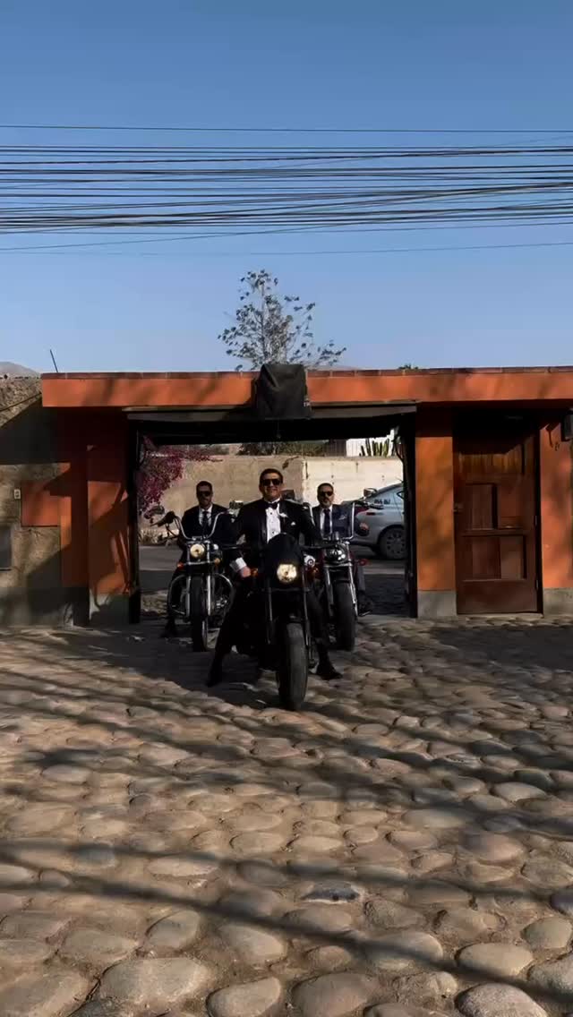 Un mes de la entrada triunfal de Enrique 🏍️
#weddingplanner #wedding #boda #lifestyle