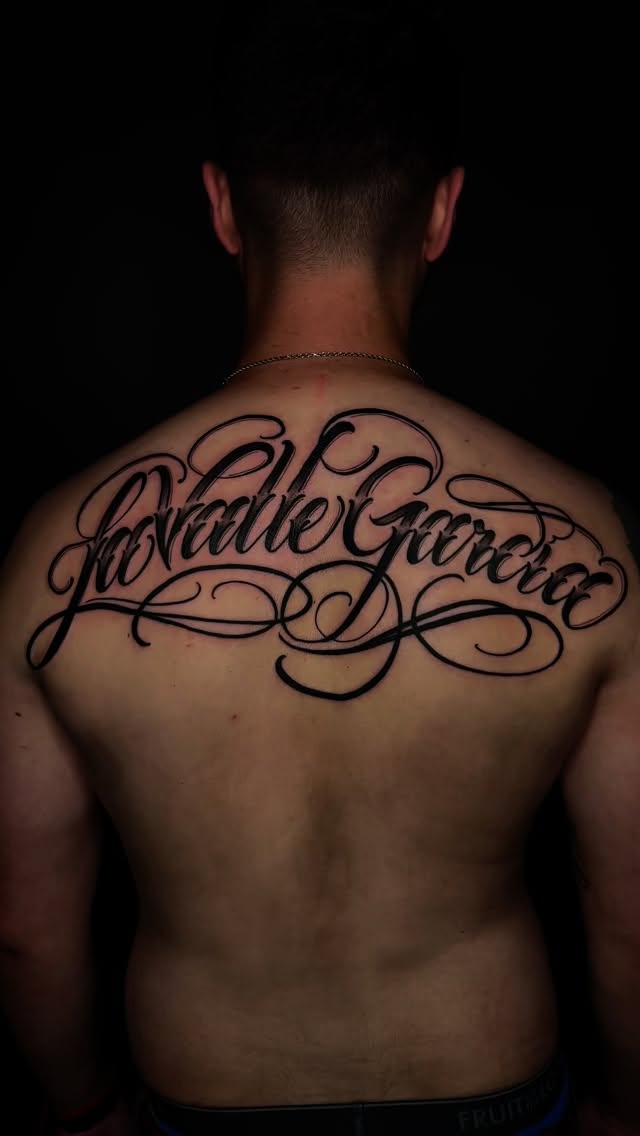 Tattoo by @karimatattoos
Karima is in the shop Thursday-Sunday each week
Call the shop or fill out our appointment form on our website link in our bio 👆
💯⚡️Walk-ins Welcome ⚡️💯
#studio100bg #boldwillhold #vatattooartist #carolinecountyva #bowlinggreenva #bowlinggreentattoo