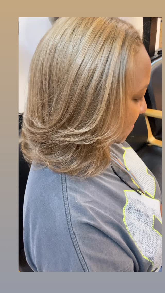 ⸻
✨ Cool, chic, and timeless ✨ My client is serving major looks with this soft ash blonde transformation. The perfect blend of brightness with a cool-toned finish that flatters every angle. 💇🏽♀️✨AshBlonde #BlondeVibes #HairTransformation #AtlantaStylist #InclusiveHairStudio #EnhanceYourCrown #BlondeHair #HairInspo #CoolTonedBlonde #SandySpringsHair