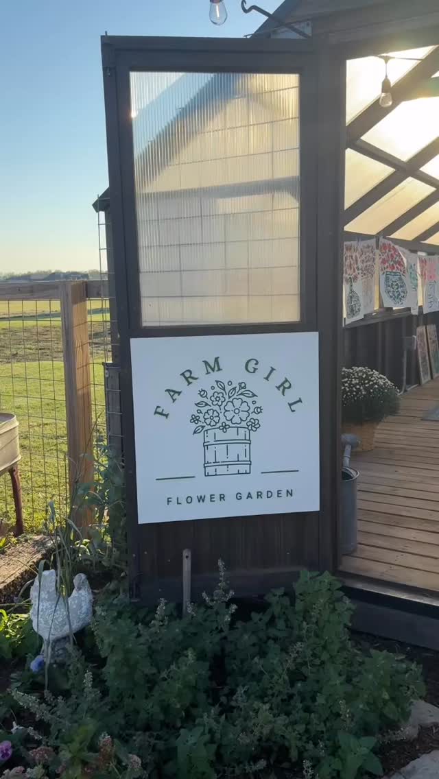 Another perfectly ✨magical✨ night on the farm! Thank you for coming out and enjoying what we love to share with you. See you Sunday for the eleventh annual FARM GIRL FAIR! 🐽