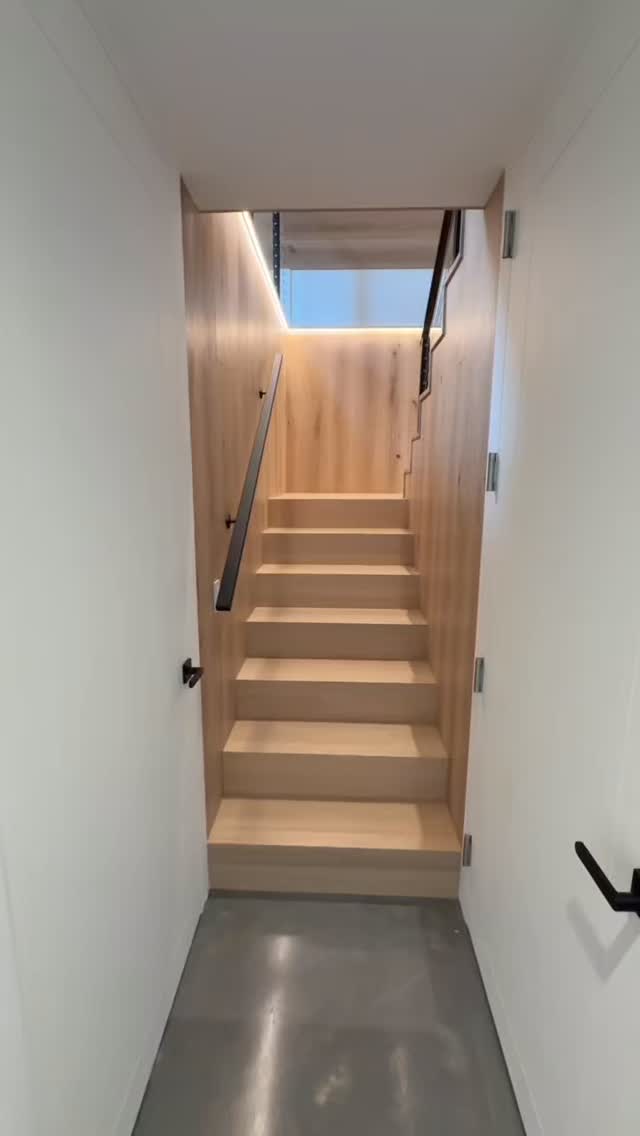 We’ve had a lot of interest in the staircase and the integrated lighting detail, so we put together a closer look. The combination of white oak treads and risers with the continuous recessed LED channel not only highlights the wall paneling but also creates a clean shadow line that elevates the overall design. Using natural wood tones allows the space to feel warm and inviting, while the precision in detailing ensures a refined modern finish. Excited to share the completed result — we’d love to hear your thoughts. Thanks for looking!!!
Finish carpentry by @ward_construction_cape_cod
#smithfieldbuild #echelonbuilders #interiorfinish #luxuryhomes #custombuild #millwork #architecture #interiordetails #customstairs
#handmade #architecturalmillwork #custominteriors #finecraftsmanship #LuxuryHomes #oakceiling #finewoodworking #handmade #gobuild #woodceiling #finewoodworking #finehomebuilding #customkitchen #CustomCabinets #oakpaneling #whiteoak