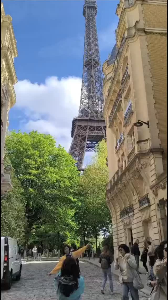 Dany, café, macarrones y una pausa antes de seguir 💕
#DolceSchiavenato
#PausaEnParís
#MomentoDulce
#EstiloNatural
#EntreBambalinas