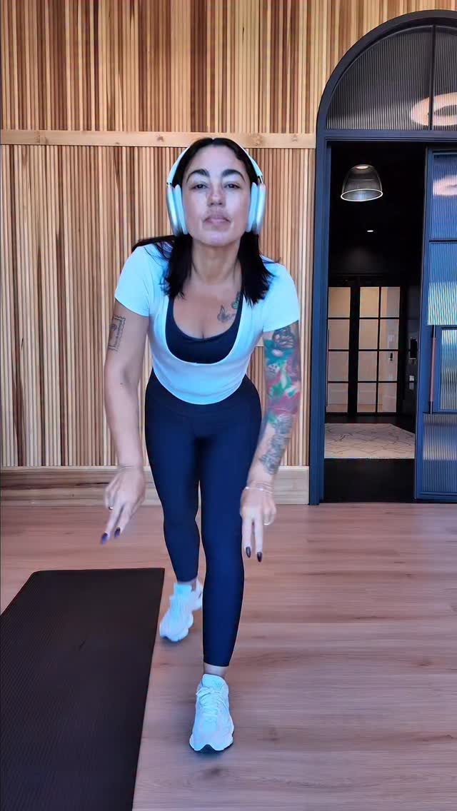 Happy Friday!!! Let’s get our bodies moving 🙌🏽❤️