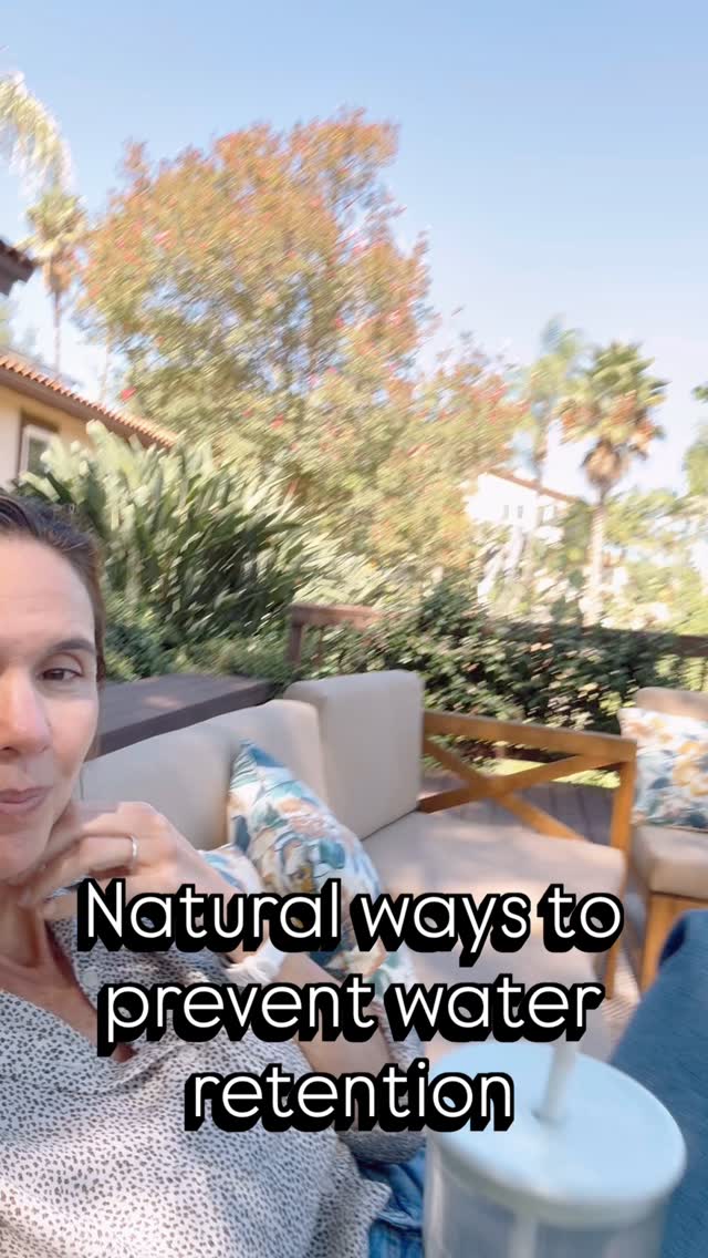 Water retention, also known as edema, happens when your body holds onto excess fluid, leading to puffiness and swelling—especially in your hands, feet, legs, abdomen and face.
This can be triggered by several factors, including a high-sodium diet, dehydration, hormonal changes (like menstruation or menopause), alcohol, certain medications, inactivity, and even long flights.
To reduce and prevent water retention:
• Cut back on ultra-processed and salty foods
• Eat more potassium- and magnesium-rich foods (bananas, avocados, leafy greens, nuts)
• Stay hydrated—drink plenty of water
• Try herbal teas like dandelion or parsley
• Move regularly and avoid sitting for long periods
• Wear loose clothing; use compression socks for long trips
• Limit alcohol and manage stress
Supplements and herbs like parsley, dandelion tea, horsetail, vitamin B6, magnesium, and potassium may also help, but should be used alongside healthy lifestyle habits.
By making small, consistent changes—prioritizing hydration, nutrition, movement, and stress management—you can help your body stay balanced and comfortable.
I dive much more on this topic in my blog. Go to the link in the bio to read more!
💖,
Anna
#healthjourney #nutrition #bloating