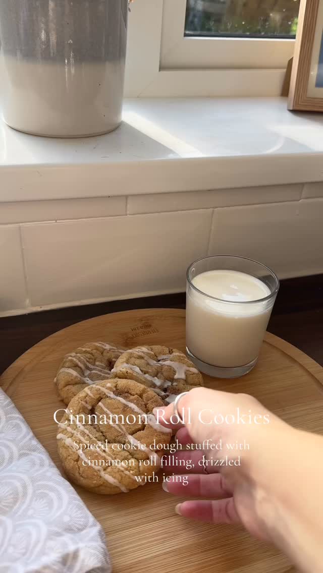 It wouldn’t be autumn with a cinnamon roll recipe, and with Halloween right around the corner I wanted to take the chance to show you guys this recipe before things get spooky around here 🍂
Let me know in the comments if you guys want to see a full write up of this recipe on my blog, or comment “recipe!” and I’ll send it straight to your DM’s 🍪
Ingredients:
150g Unsalted Butter
100g Caster Sugar
150g Soft Brown Sugar
1 Egg
1 Tsp Vanilla Extract
2 Tsp Cinnamon/Mixed Spice
150g Plain Flour
180g Self Raising Flour
Filling:
100g Brown Sugar
65g Butter
2 Tsp Cinnamon
#bakingtiktok #autumnrecipes #cinnamonroll #cinnamonrollcookies #cinnamoncookies #baking #easyrecipe