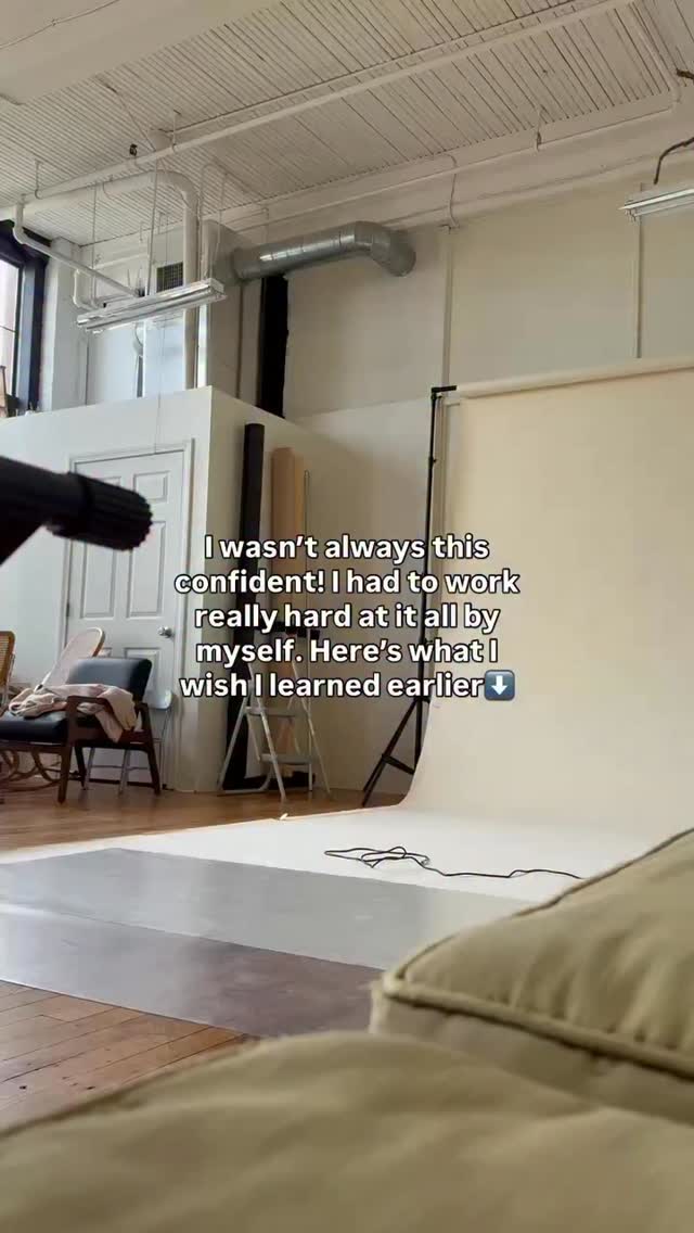 If you want healthy & unshakable confidence, here are 5 things you need to know:
1️⃣True confidence isn’t thinking you’re better than others, it’s about realizing your innate worth. This gives others permission to do the same through being an example 🙌🏻
2️⃣Being humble while confident is not only possible, but it’s a sign you aren’t putting on a show based on fear or inner smallness. 👀 aka TRUE confidence is also humble
3️⃣Others will treat you differently when you step into confidence. Good and bad reactions. That’s on them boo, NOT YOU. Your life & relationships come to light 💡
4️⃣Becoming confident doesn’t mean you won’t feel nerves or anxiety ever again. You’re human! It just means you have an anchor that ALWAYS brings you back ⚓️
5️⃣The BEST way to unlock true confidence is through healing in mind, body, and spirit. When you reach balance and clarity of these, you view yourself and the world around you from a much higher perspective. 💫
👉🏻Follow @emilyhollowayvoice and be on the lookout for an announcement about something that will help you RECLAIM YOUR CONFIDENCE! 🚨📰
Xo,
Emily💕