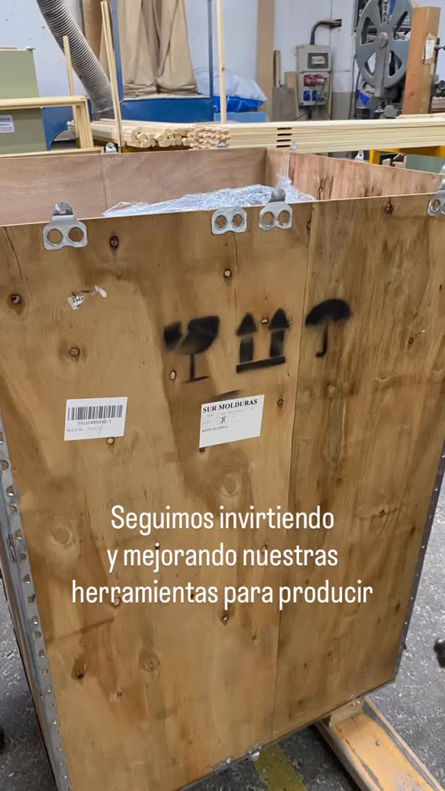 Seguimos invirtiendo en mejorar nuestra producción. Te mostramos un poco de la fabricación de marcos. #bastidores #pintura #marcos #marqueria #engrampadora #art #bastidoresentelados