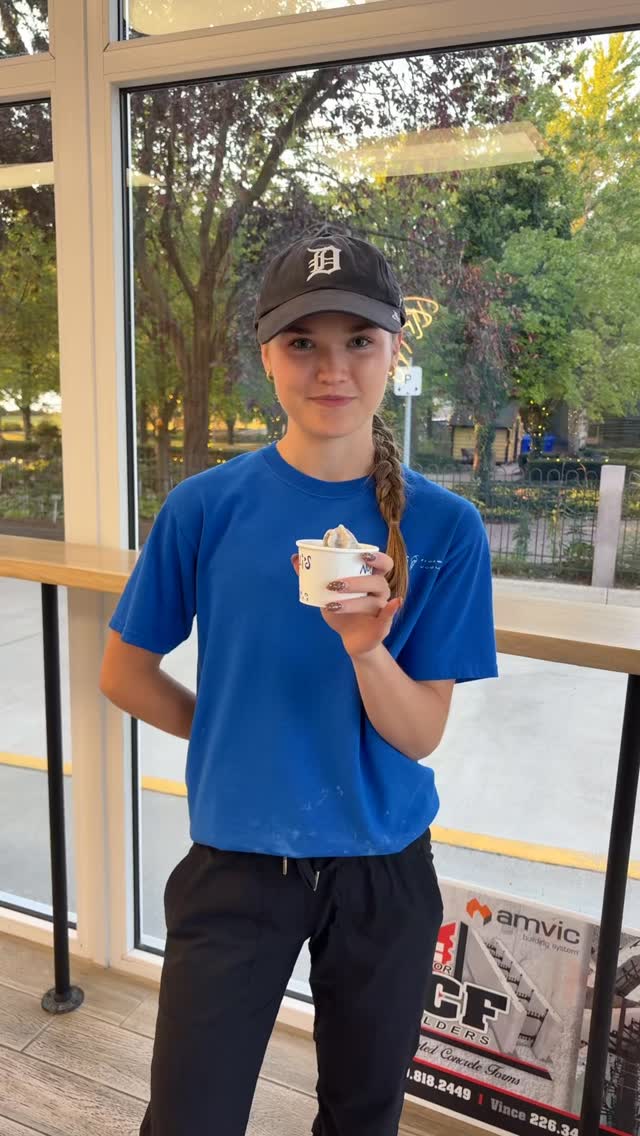In dessert world, 2 is ALWAYS better than 1 😉🍦🍦
#FrozenYogurtLove #essexcountyeats #PureJoy #Nuccellis #IceCream #FrozenYogurt #Froyo #YQG #YQGBusiness #YQGFood #Amherstburg #Windsor #Lasalle #Kingsville #Harrow #Essex #explorepage #WindsorEats #Yummy #Dessert #Shoplocal #SupportLocal #YQGStandStrong #TakeOut #ontarioeats #OntSouthwest #DiscoverOntario