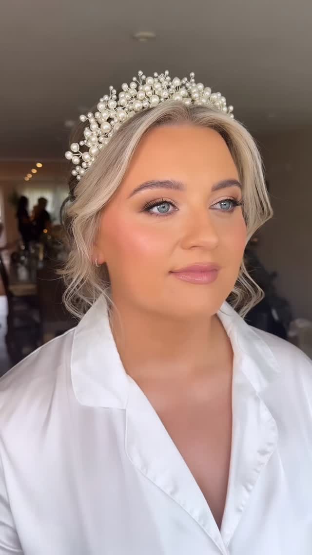 S O P H I E
A very chilled morning with Sophie & her stunning bridal party in @ballymagarveyvillage The sun came out just in time after a wild, stormy morning 🌅
Hair: @kathleenr.hair
Key products:
Beauty glow wands @charlottetilbury
Unreal blush healthy glow stick @charlottetilbury
Universal glow @pocobeautyofficial
Radiant longwear foundation @narsissist
#bridalmakeup #irishweddingsuppliers #irishbridalmakeupartist #glow