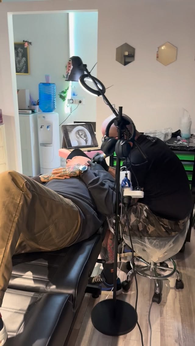 Sneaky look of Adam C doing tattoo art on 👂 hear!! 🔥🔥🔥