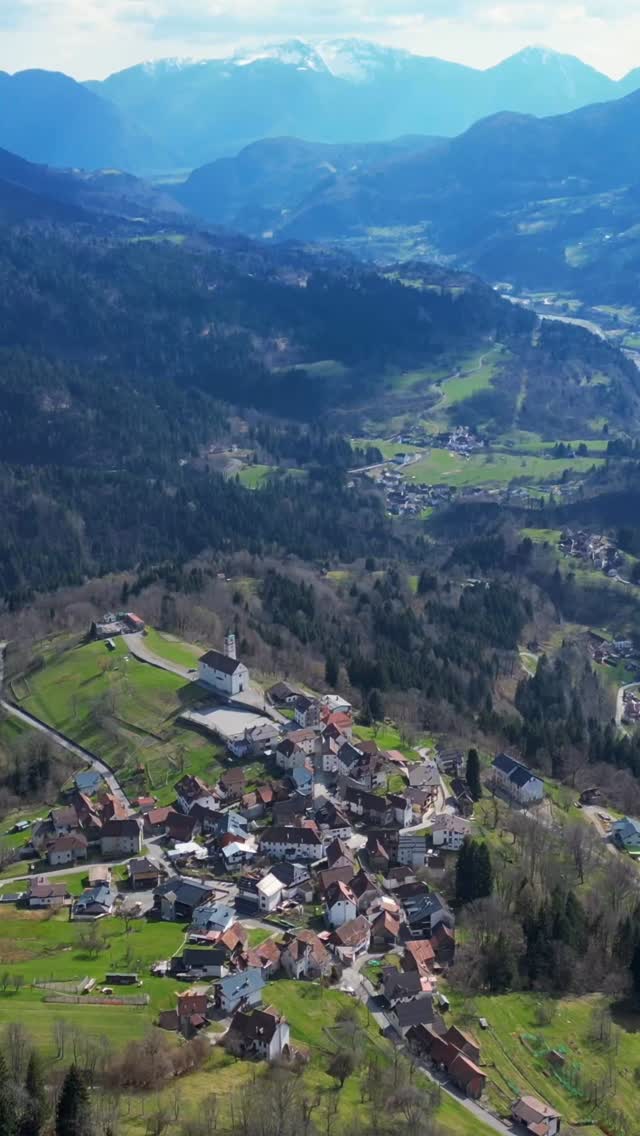 Le montagne cambiano e noi con loro.
Salvaguardare le nostre montagne significa compiere azioni concrete. È tempo di ripensare il rapporto con le risorse, i luoghi e le comunità.
Lavoriamo insieme per rigenerare spazi e strutture dimenticate, per progettare nuovi scenari, nuovi modelli di abitabilità per le aree interne.
#realps