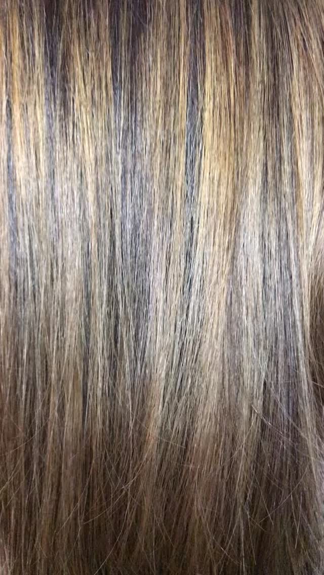 Ash Bronde☺️
.
.
#naturallookinghair #instareels #babylights #hairreel #brunettebalayage #bronde #babylightsandbalayage #balaygehair #balayagelondon #trendinghairstyles #trendinghaircolor #ukhairsalon
#hairblend #hairsalonlondon #olaplexuk #hairtransformation #hairtrends #epresuk #haircolourstudiokingscross