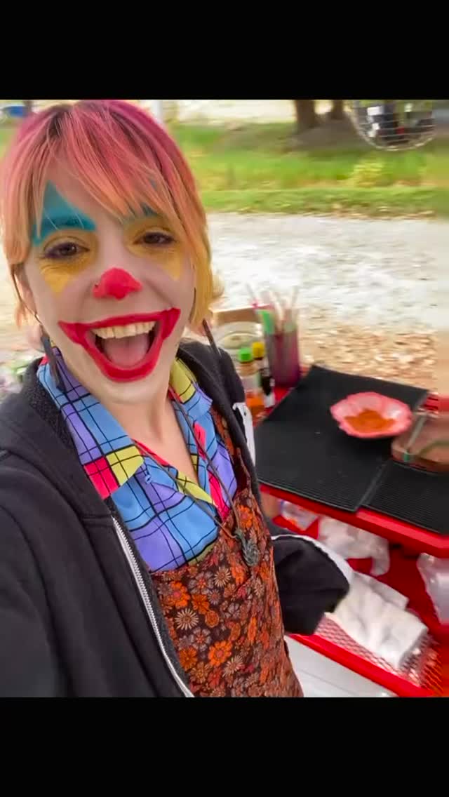 You could say… it went off without a hitch! 😂
Congratulations to @hayleydoyleart for winning the Sojourn raffle yesterday! Noelle @playful_heart_studio is amazing ♥️
All hail the Great Pumpkin @kyleobryan_
Your painting of the Tweetsie train on that pumpkin is 🤩
Thank y’all to everyone! Freaking blown away from the turnout and support. I love our community so much and I am so lucky to call this place and these folks home.
Also thank you to @petals_the_clown for encouraging @humanresourcestheclown to make an appearance 🤡
#wnc #foscoeisforlivers