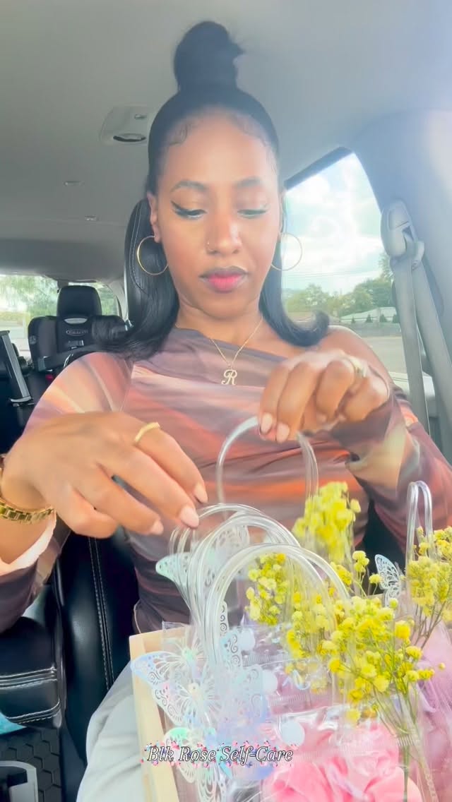 Curated baby shower game prizes your guests will actually love 💕
Each gift includes a candle, linen+room spray, scrunchie, and fresh flowers 🌿
DM or click the link in the bio to learn more!
www.blkroseself-care.com