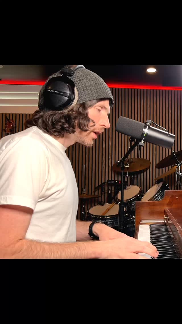 3rd verse from She Don’t Care (The Open Book Sessions), a new acoustic-based project I’m working on. Love if you’d checked out the full video! #acoustic #singing #jazz #piano #toxic