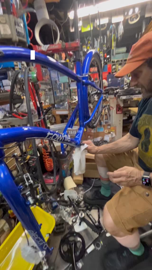 Overheard at the bike shop 👀☕️
#supportingsmallbusinesses #bikeeasy #bikeshoplife #TourDeLOL #CyclepathBehavior #SpokeTooSoon #HandlebarHilarity #bike #WheelieFunny #ChainReactionComedy #bikelaneuprising #nola #bikerental