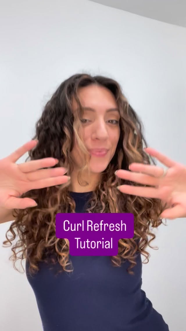 How to do a thorough refresh on your curls!
This took less than 10 mins, and then you can air dry or diffuse.
Product used: Bounce Curl Moisture Balance Leave in Conditioner
@bouncecurl #curlyhair #sandiegosalon #bouncecurl #curlyhairtutorial #hairtutorial