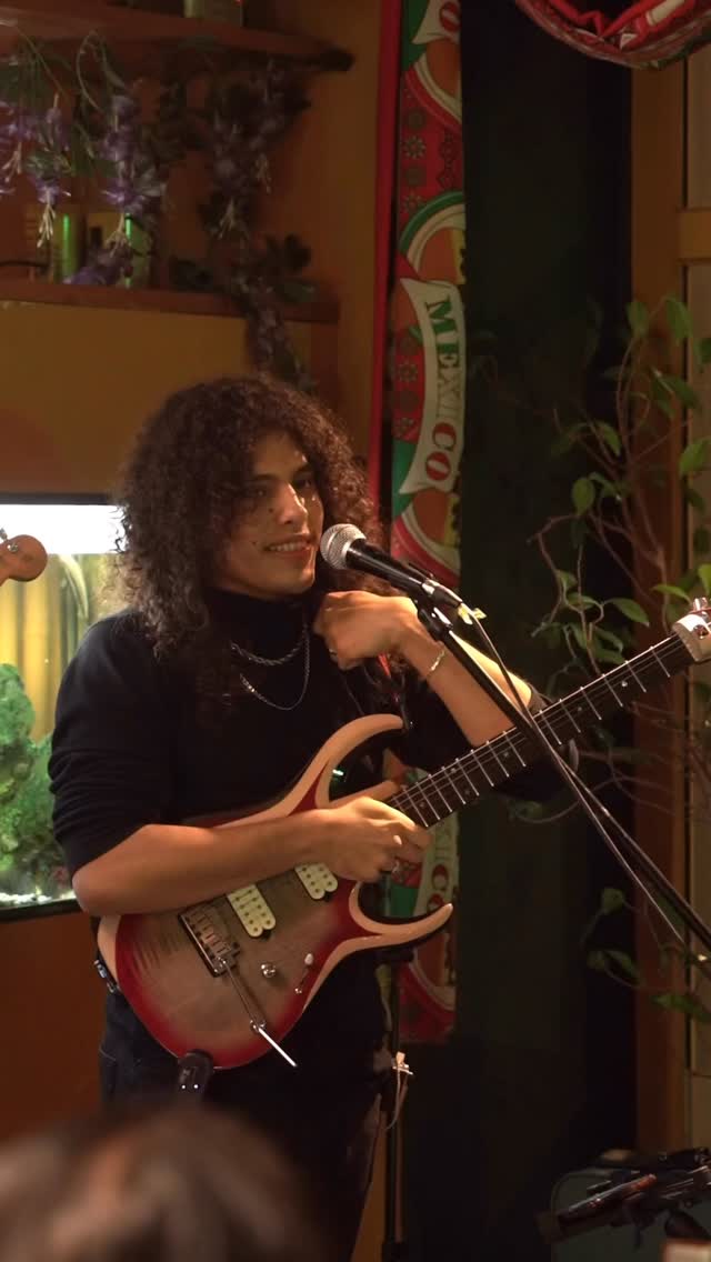 Videorelacja z występu @jacke_matheus_ 🎸 & @natomczuk_
🌮🇲🇽🌯🫔
Obserwujcie nas i wyczekujcie na kolejne daty! 🌪️
Jak widać nie obejdzie się bez tanecznego klimatu 💃🏻
🌮🇲🇽🌯🫔
Warszawa tacos burrito meksykańska restauracja występ na żywo koncert na żywo nocne życie
