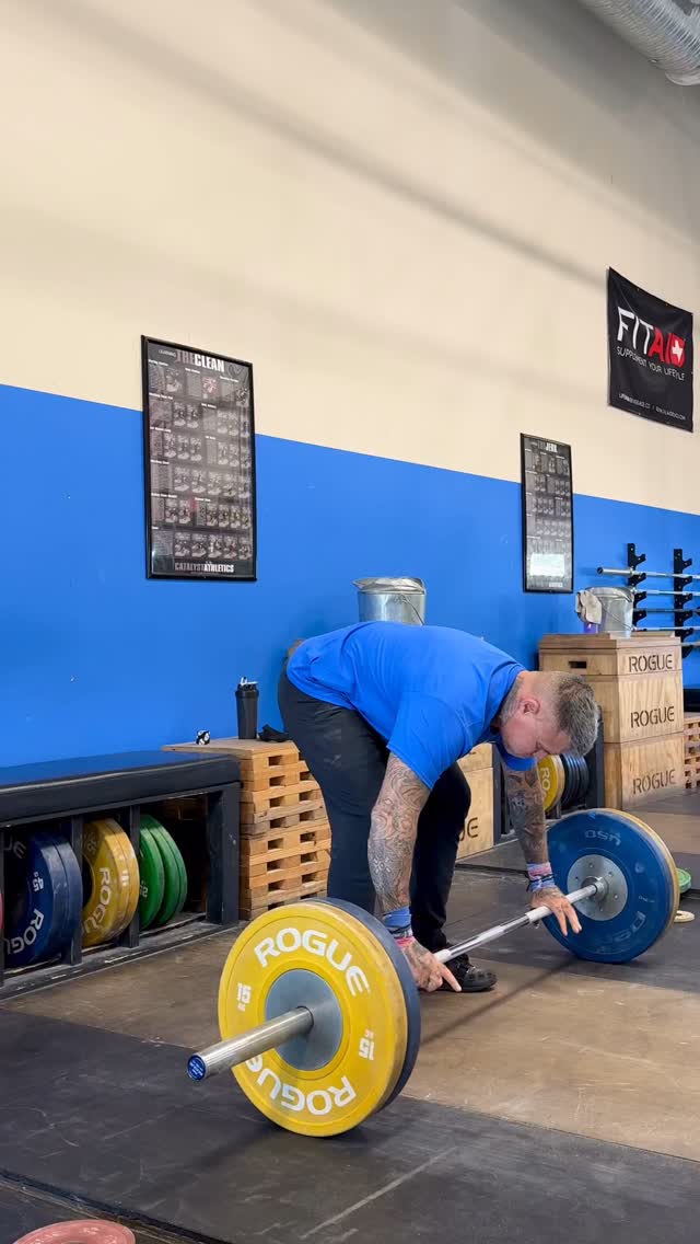 Been a minute since I touched this weight and it feels pretty good.
Bunch of well known coaches out there talking about not putting a bar on your back after 40 which I think is absolutely absurd to blanket that to everyone. I’ll be 52 in a couple months and can do more than just squat a bar on my back. Sure the weight may not be my all time but I can still move pretty darn well!
Shoutout to my clients @gwenoshaughnessy and @franoshaughnessy for my new favorite tee!
Today was fueled by @sk4ttp4ck
SKATTABOOOO
#nygiants #weightlifting #cleanandjerk #strength #strengthandconditioning #skattabo
