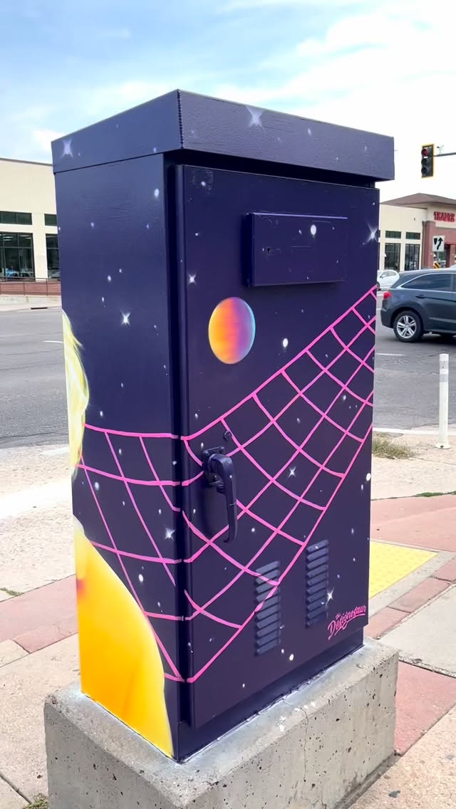 Fun little electrical box I painted back in August 👨🔬 💫 🌌
#einstein #einsteinart #coffee #electricalbox #trafficbox #sprayart #spraypaint
