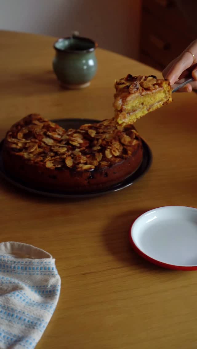 Danish Apple Cake (vegan) 🍂
Comment 🍎 if you want the recipe messaged to you!
#fallbaking #fall #autumn #danish #denmark #copenhagen #danishrecipes #vegan #plantbasedfood