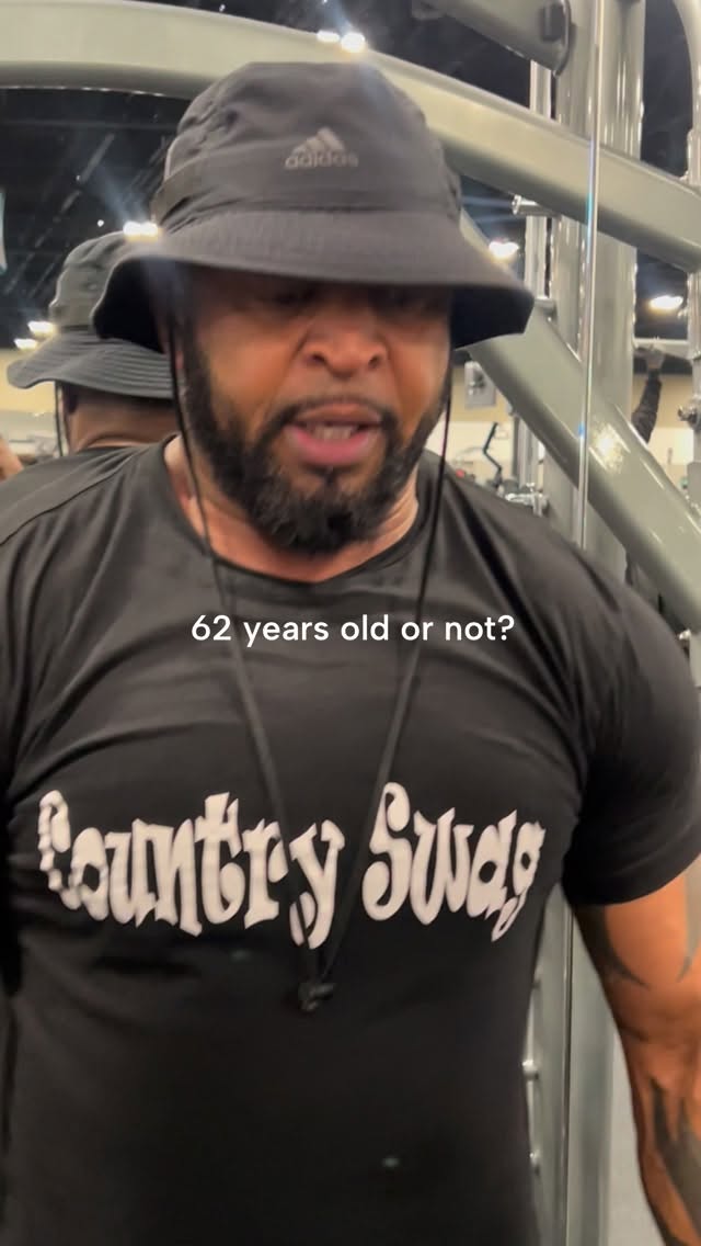 Is @memphis_901214 62 yrs old or not? 🤔🤔
#fitness #gymmotivation #olddognewtricks #fitover50 #benchpress #dumbbellpress #goals #healthylifestyles #sixpacksandfitbacks #reels