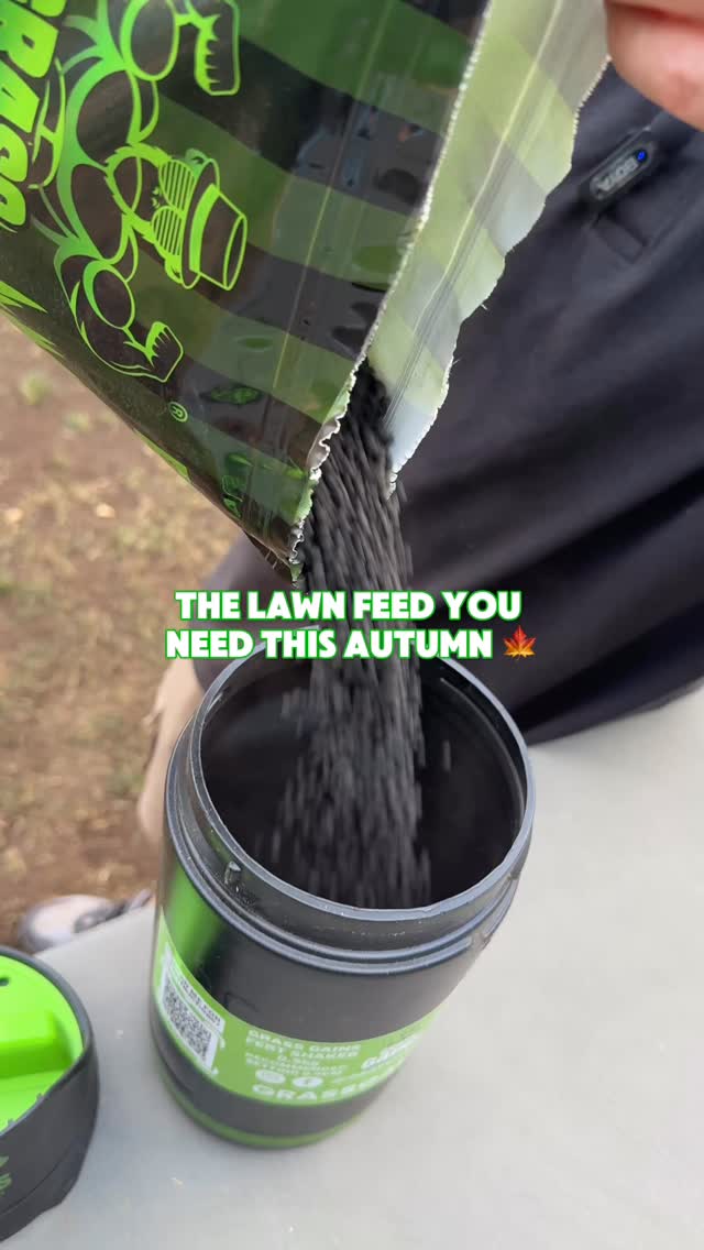 The perfect lawn feed for autumn doesn’t exissssst…
Gotcha’. Our lawn bulk black edition is here to do just this ⬇️
an all year round lawn feed that is perfect to apply as part of a renovation process
can protect your lawn from stress and disease
an ultimate root starter
A lawn feed that really does do what it says on the packaging… and it is pet and child friendly
#lawn #gardening #gardeningtips #autumngardening #lawncare