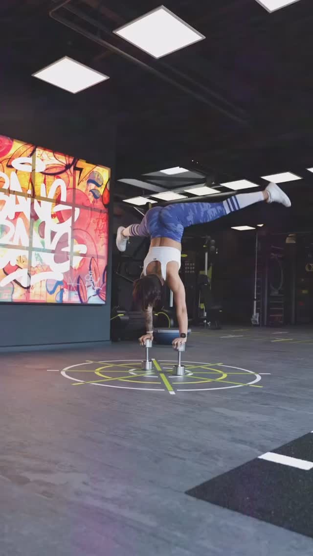 ⚖️ Perfect Balance Flooring
Discover it at @dytraining_ 🧨💥
with @dysports 🤸🏼♀️
#gym #project #groupclass #installation #gymflooring #hq #adherence #grip #paviflex #paviproject #design #designer #gymdesign #architecture #gymdecor #gymarchitecture #Arquitectura
#WeAreGymFlooring #WeArePaviFLEX