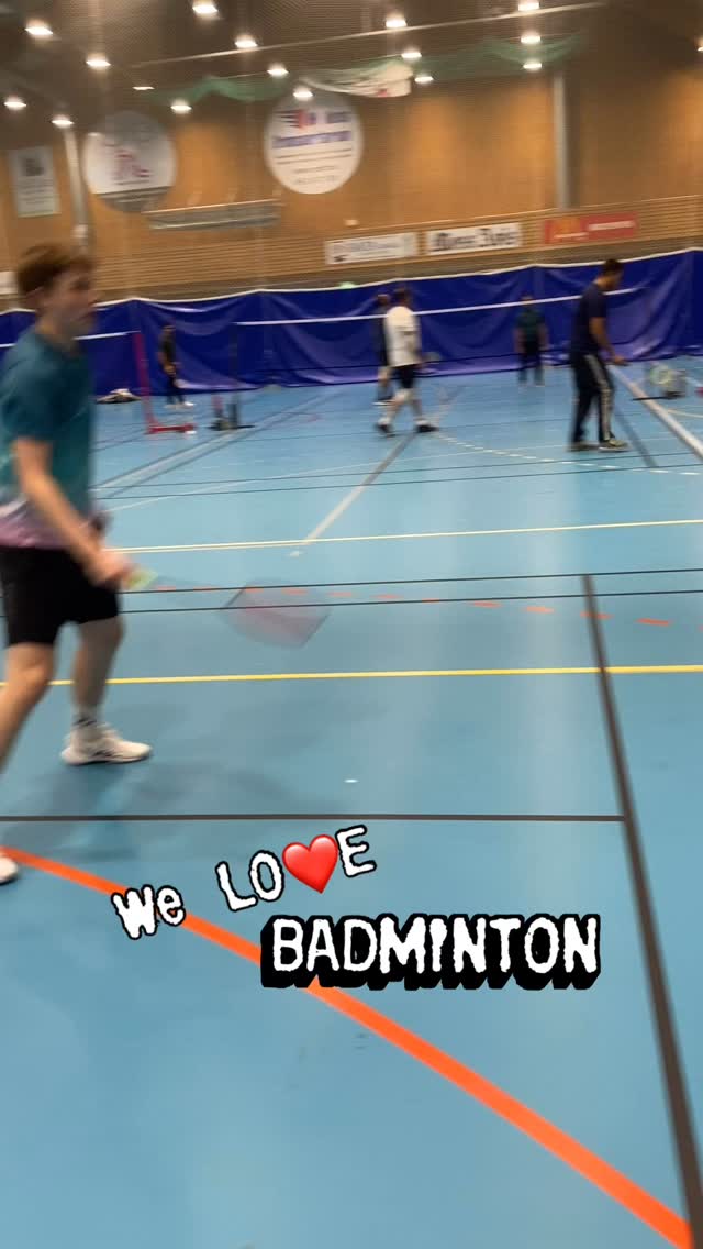 30 medlemmer på trening i kveld, 12 baner i bruk. Vi har plass til flere 🌞#sportmodern #norprofil #infinitum #mossbadmintonklubb #stabburet #badmintonforalle #badminton #moss